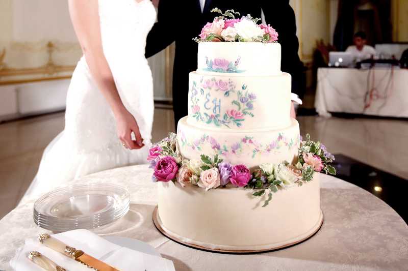 Интересный вариант свадебного торта