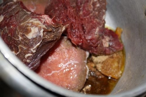 Рецепт говядины с черносливом в мультиварке - пошагово с фото