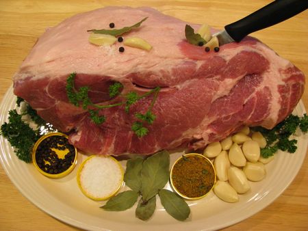 Свинина в духовке: универсальное блюдо