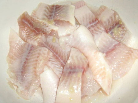 Запеченная рыба в духовке под нежнейшим соусом