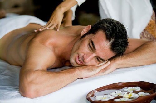 Как сделать расслабляющий массаж спины для мужчин