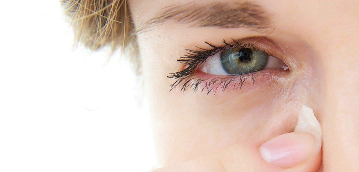 Что делать, если чешется в уголках глаз