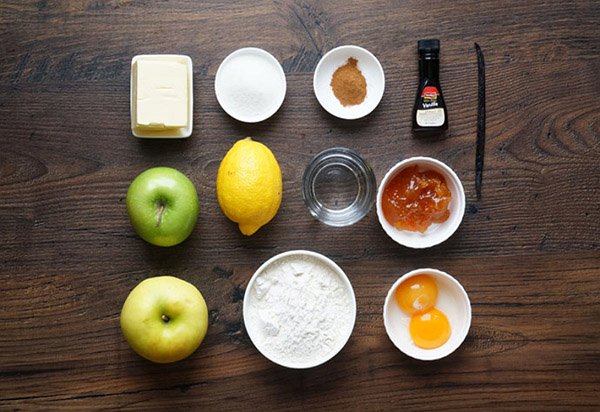 Простой рецепт яблочного тарта с корицей