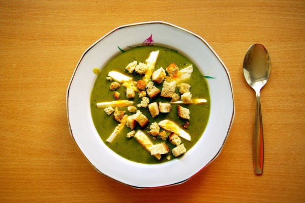 Зеленый суп из щавеля