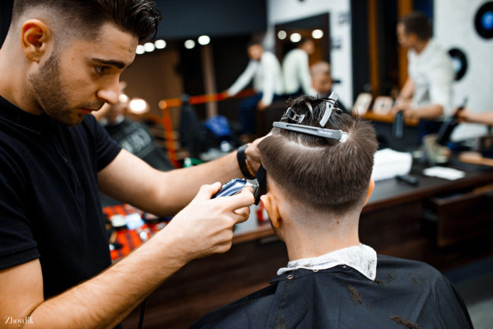 Услуги и предложения от мужской парикмахерской: запись