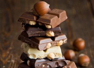 Польза шоколадных конфет с орехами