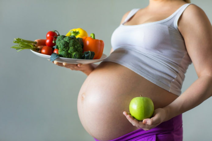 Как должны питаться беременные женщины
