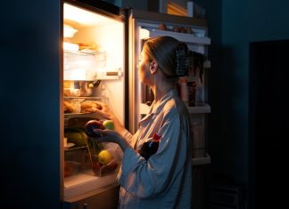 https://ru.freepik.com/free-photo/side-view-woman-having-snacks_33753023.htm#fromView=search&page=1&position=1&uuid=b37f71f7-d342-4e89-a4dc-2448c2168408