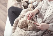 https://ru.freepik.com/free-photo/vintage-wooden-knitting-needles-and-yarn-in-womans-hands_10921991.htm#fromView=search&page=1&position=0&uuid=64c9b10c-d677-4d0c-92ef-54be240b6b79