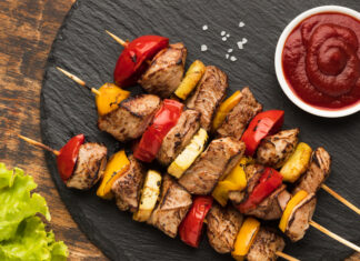 Что подать к шашлыку: гарниры, соусы и напитки для идеального пикника