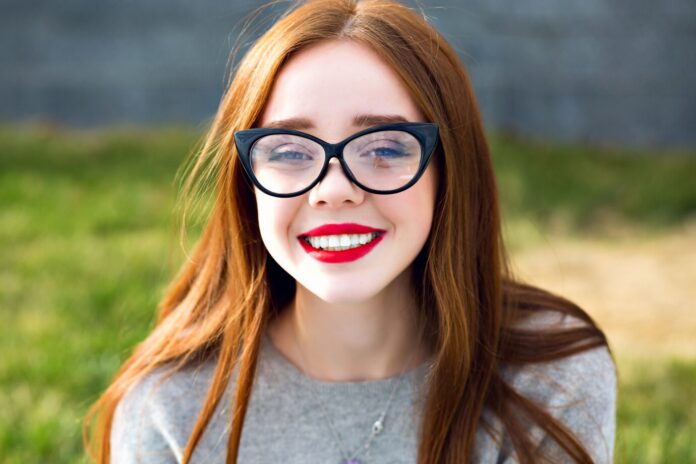 close-up-portrait-stunning-cute-pretty-ginger-teen-girl-amazing-big-smile-red-lips-long-hairs-clear-vintage-sunglasses-positive-mood_291049-1239