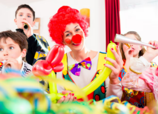 Сколько нужно аниматоров на день рождения ребёнка: простое руководство для родителей