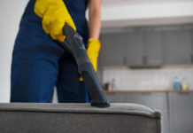 Мытье окон и химчистка мягкой мебели на дому: полный гид