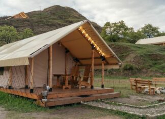 Глэмпинг: как правильно выбрать и приобрести роскошный кемпинг