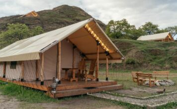 Глэмпинг: как правильно выбрать и приобрести роскошный кемпинг