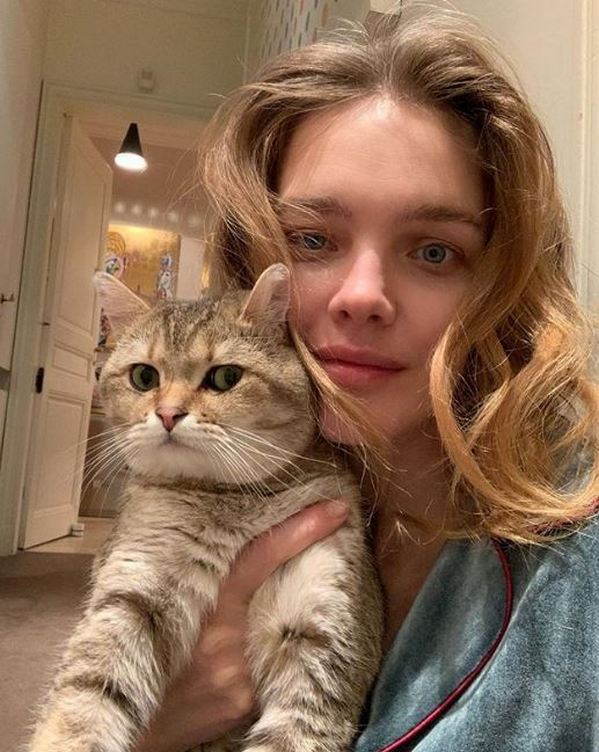 Наталья Водянова показала недовольного кота: любимец модели покорил Instagram