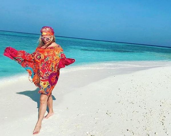 «Потрясно выглядит»: Лариса Долина отдыхает на Мальдивах