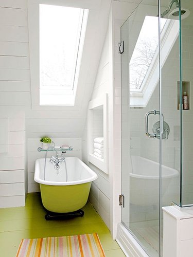 Оригинальные интерьеры маленьких ванных комнат: 15 идей с фото