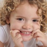 Почему ребенок скрипит зубами?
