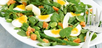 Салат с сёмгой и перепелиным яйцом